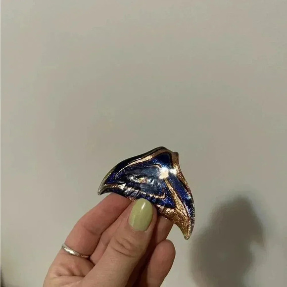 5/$25 🎀 blown glass glitter  whale tail pendant - Picture 3 of 6